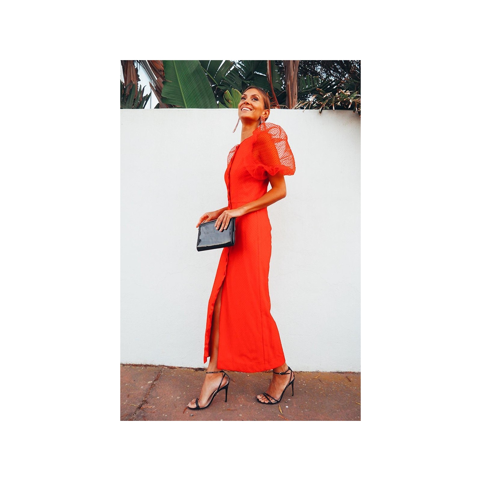 Vestido midi en plumetti rojo con botones y manga farol para