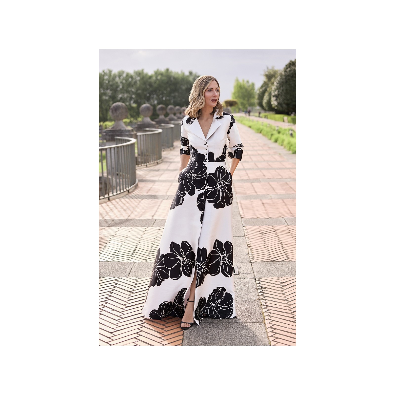 Vestido camisero largo con cuello esmoquin en mikado flores blanco