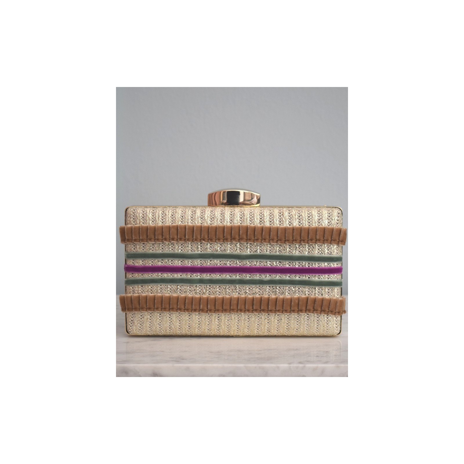 Bolso camel con tiras de terciopelo de colores