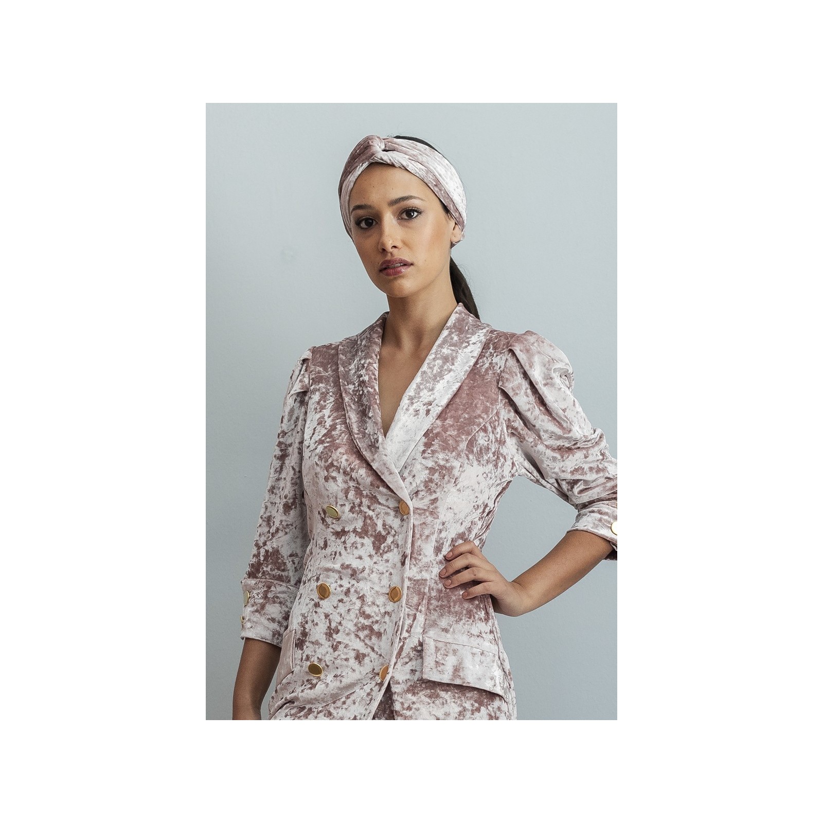 Turbante de terciopelo de color rosa