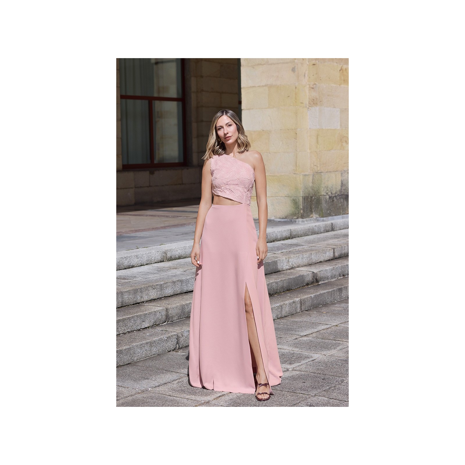 vestido largo de tul rosa bordado con falda larga de vuelo para