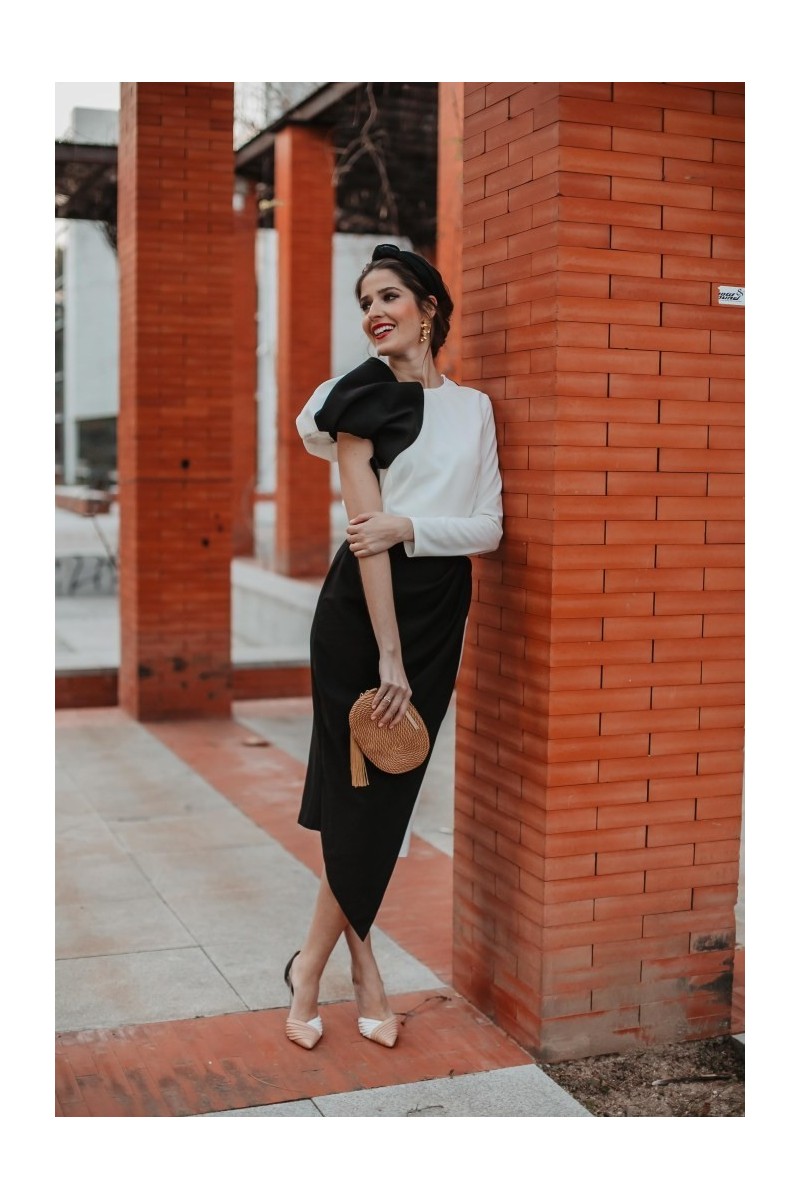 falda midi asimetrica blanca y negra