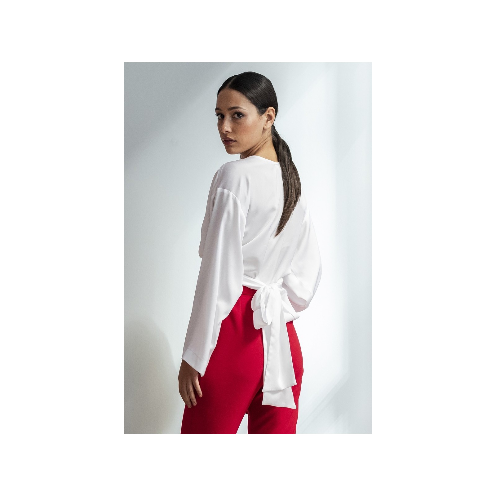 blusa blanca multiposicion saten
