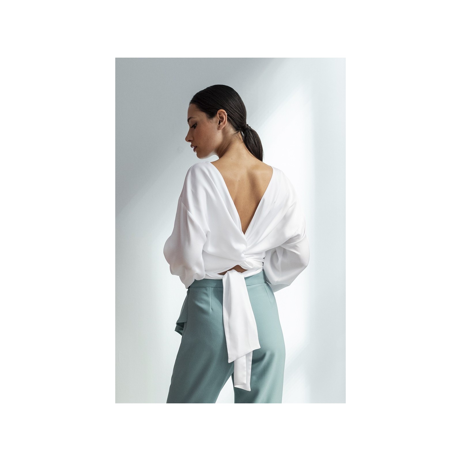 blusa blanca multiposicion saten