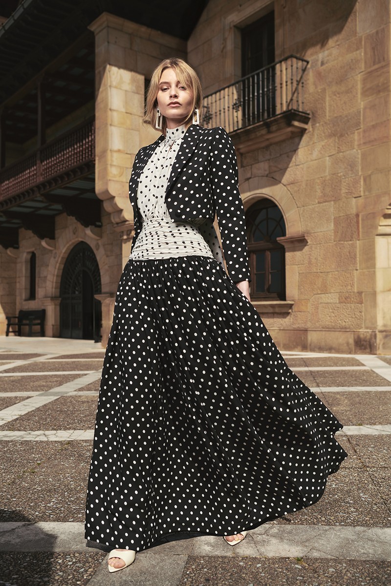 blazer corta lunares cy negro invitada