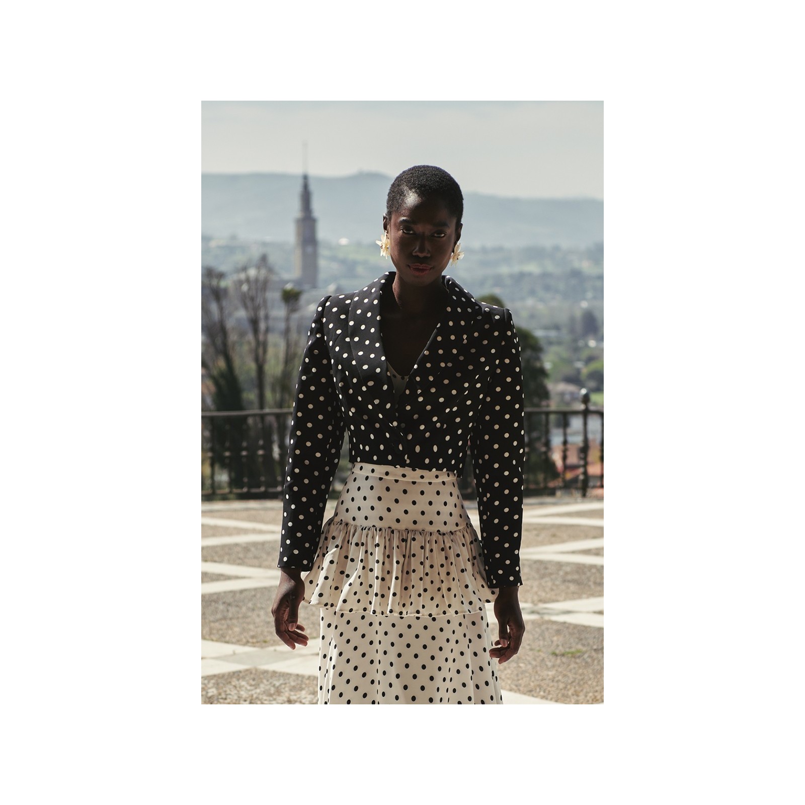blazer corta lunares cy negro invitada