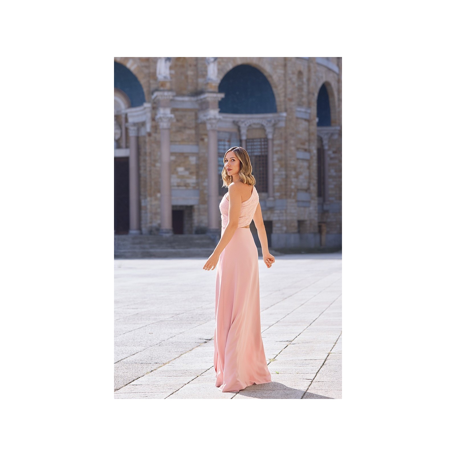 vestido largo de tul rosa bordado con falda larga de vuelo para