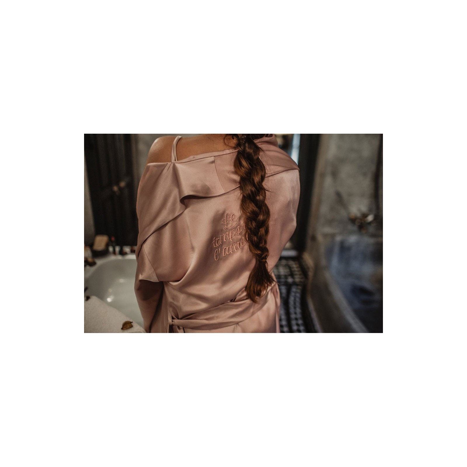 bata corta rosa con bordado letras rosa
