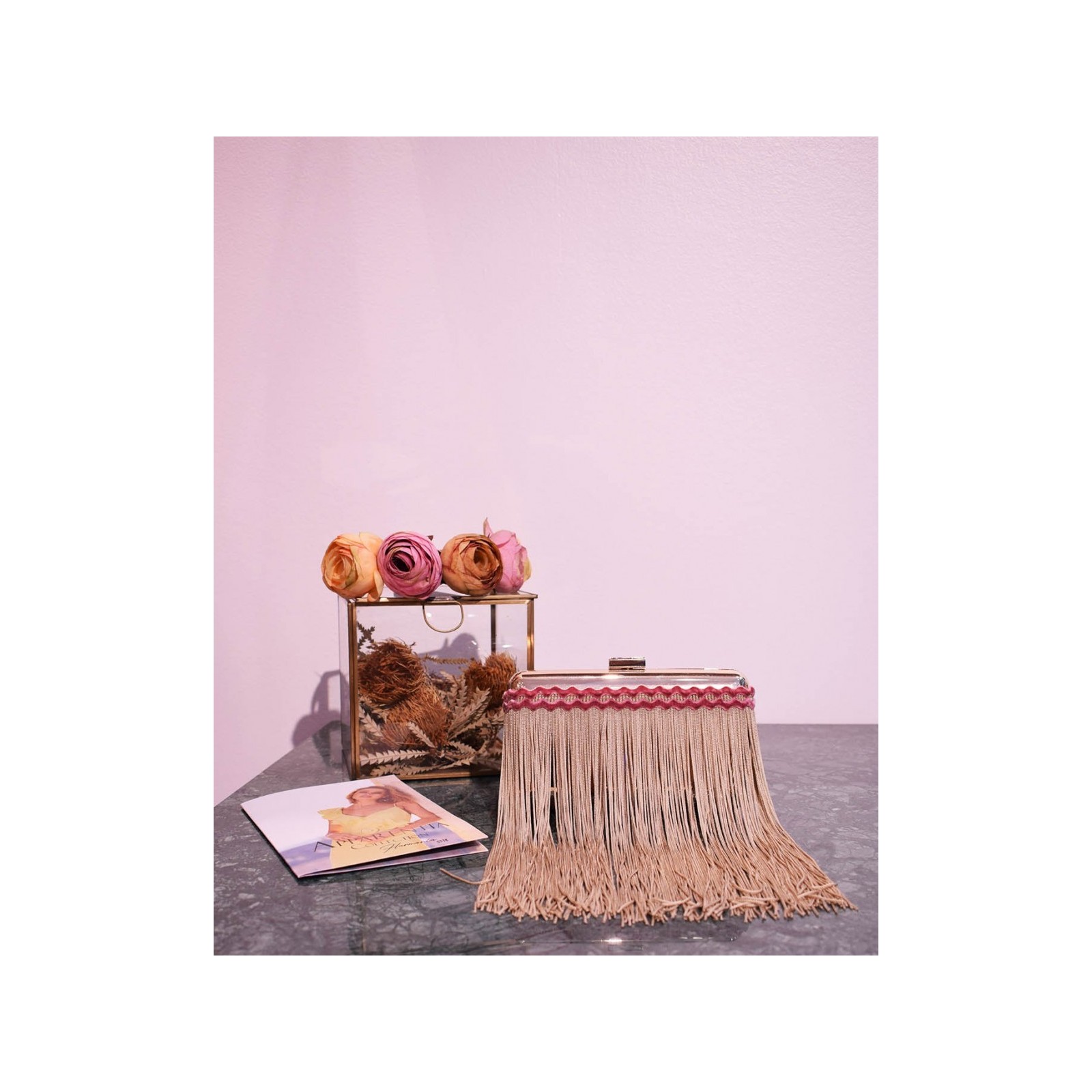 Clutch Tiras Frambuesas y Flecos Camel