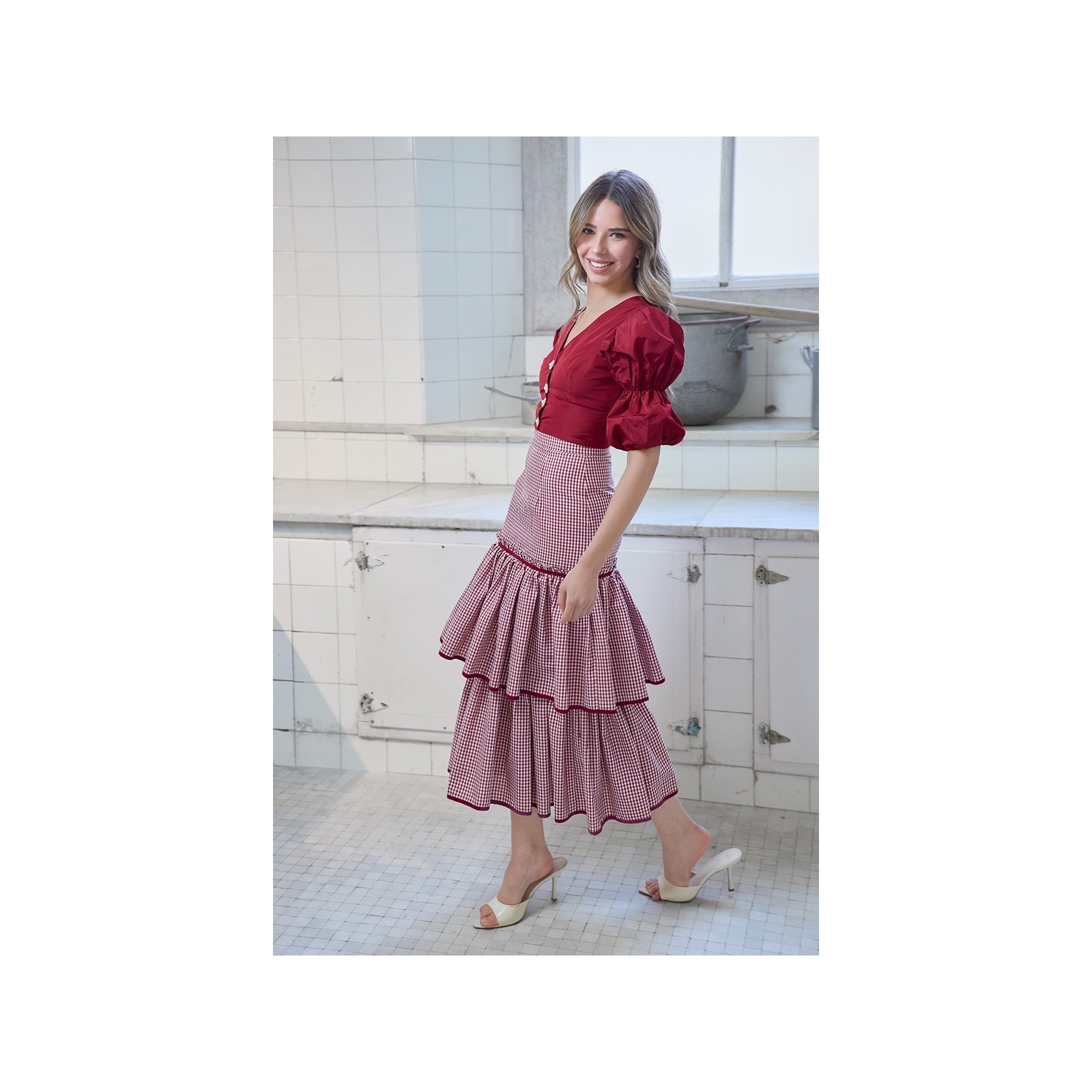 Falda midi cuadro vichy volantes blanco y burdeos