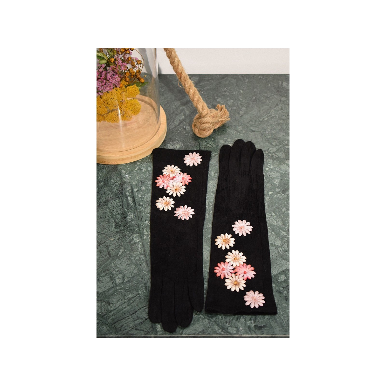 guantes antelina negro con flores de terciopelo rosa