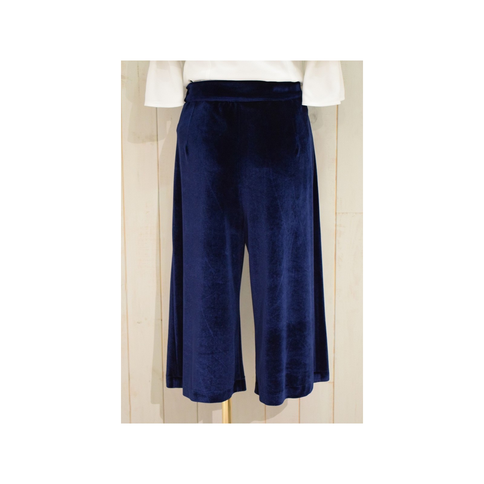 pantalon culote terciopelo azul con pajaros bordados