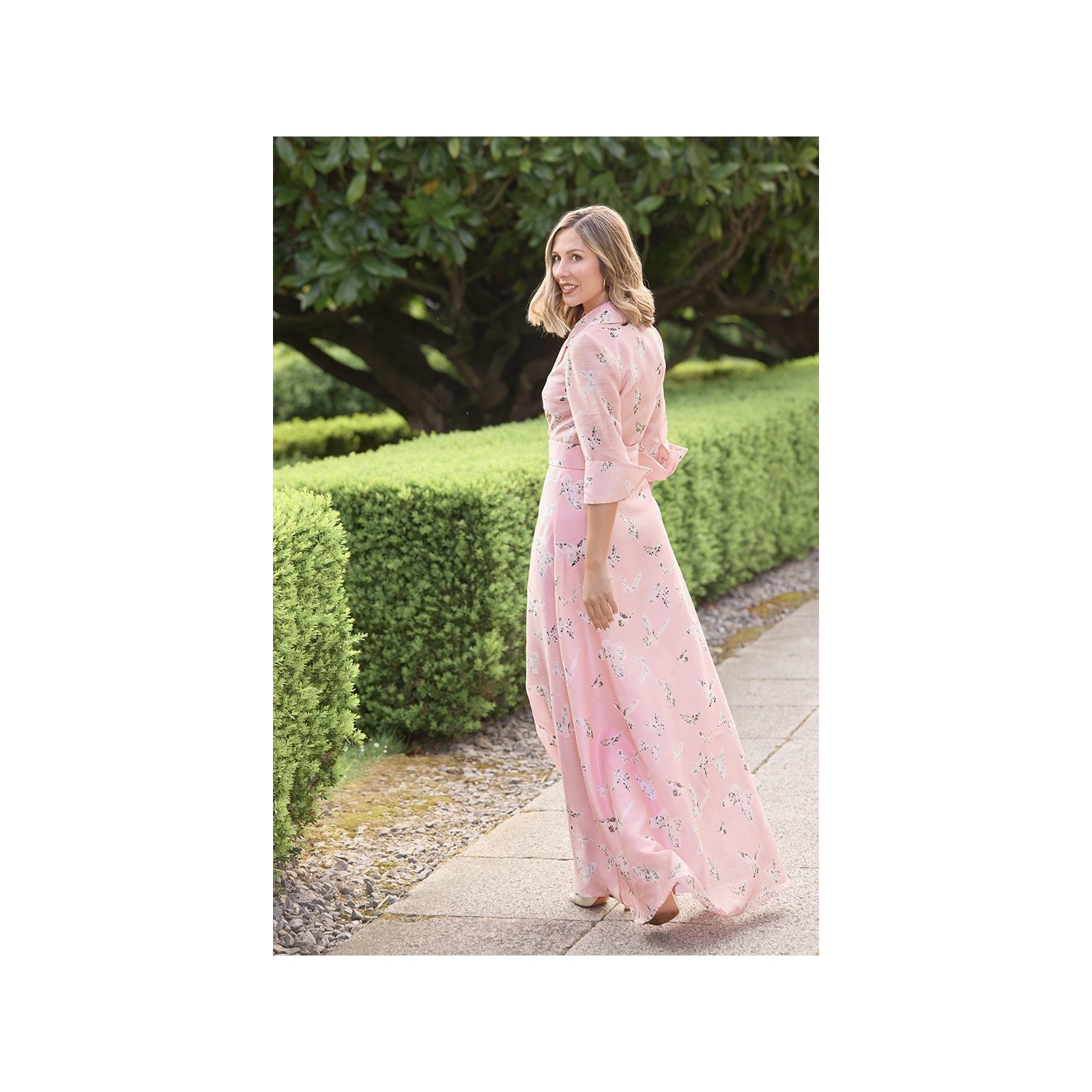 Vestido camisero largo con cuello esmoquin en organza mariposas