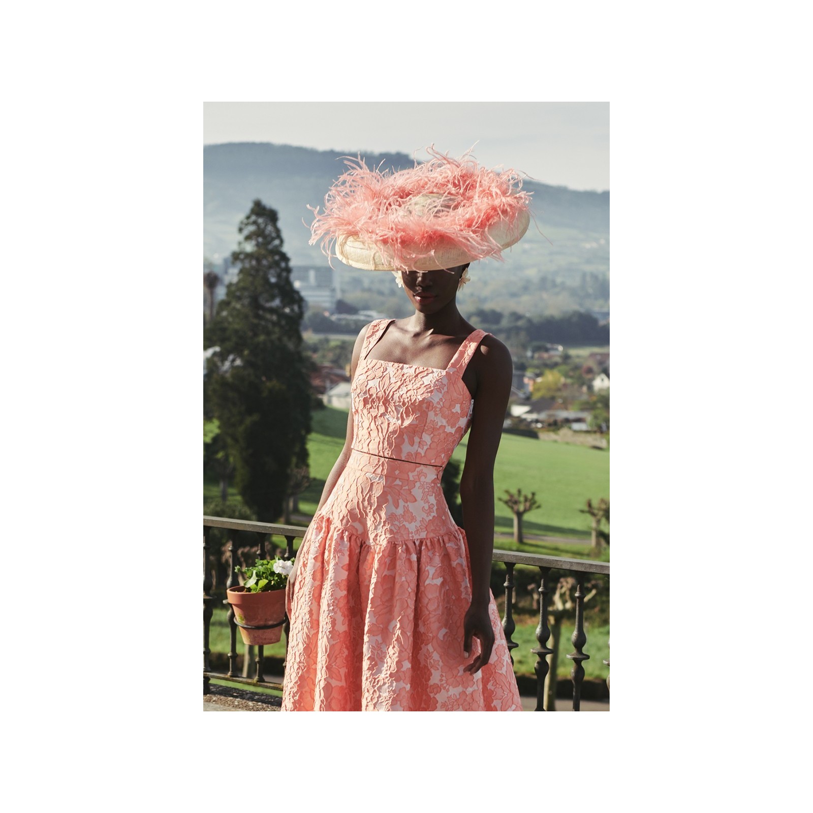 Top corto jacquard brocado coral con manguitos