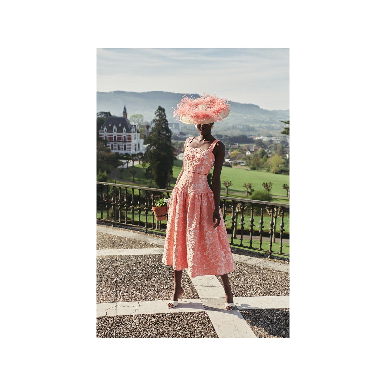 Top corto jacquard brocado coral con manguitos