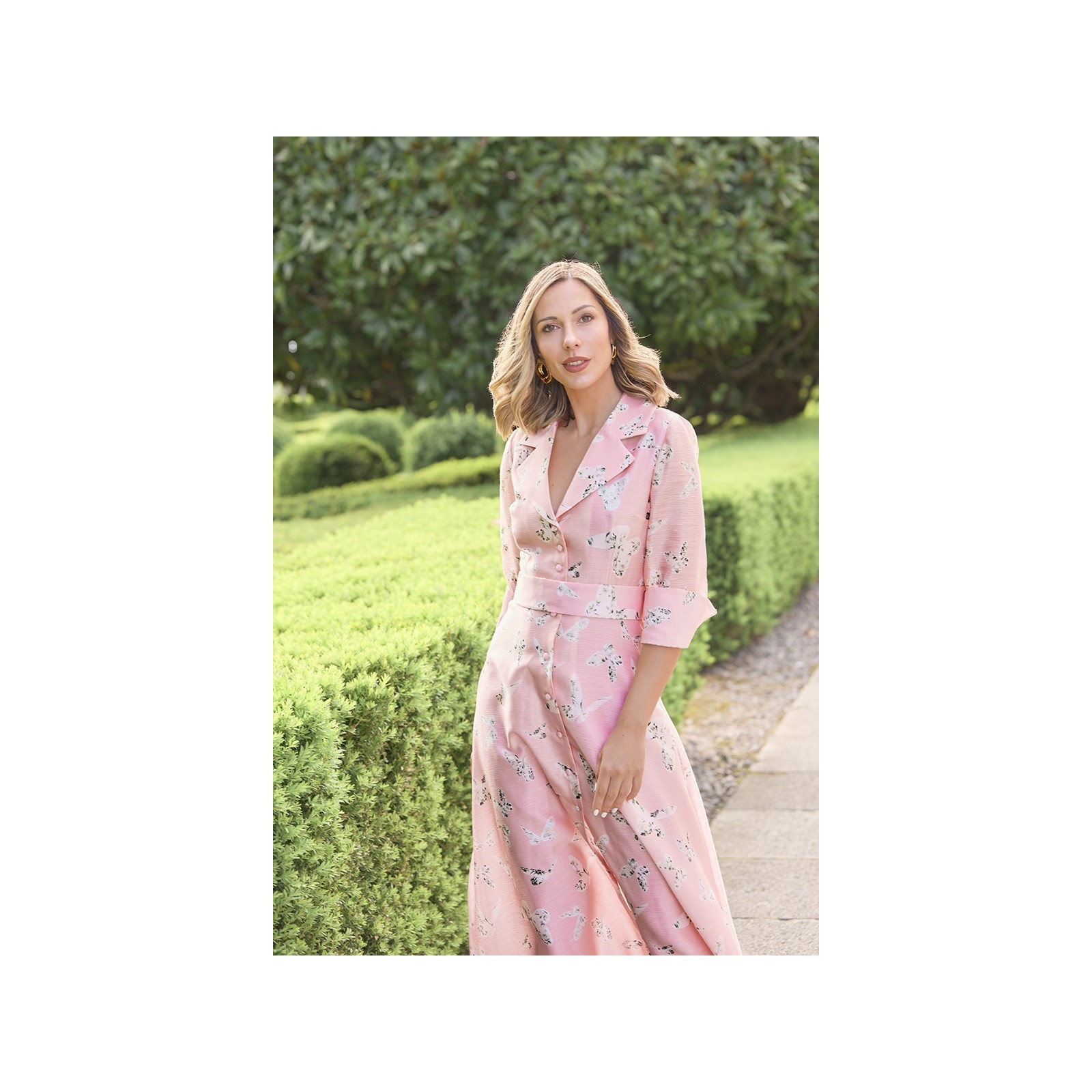 Vestido camisero largo con cuello esmoquin en organza mariposas