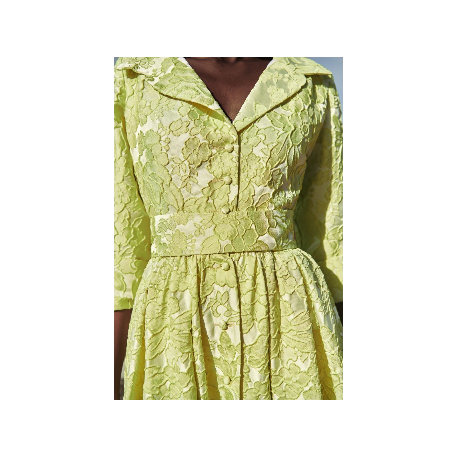 Vestido largo camisero en tejido brocado lima para invitada a