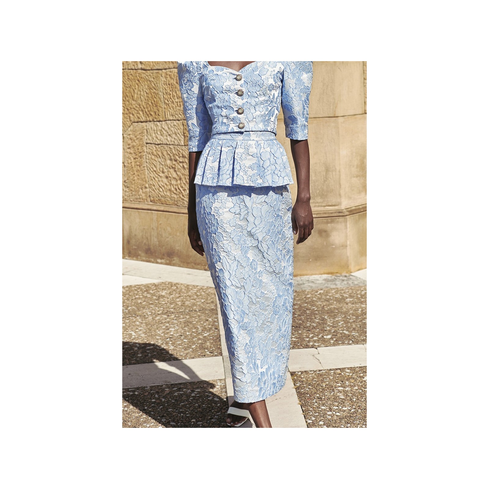 Falda brocada flores azul claro con peplum para invitada