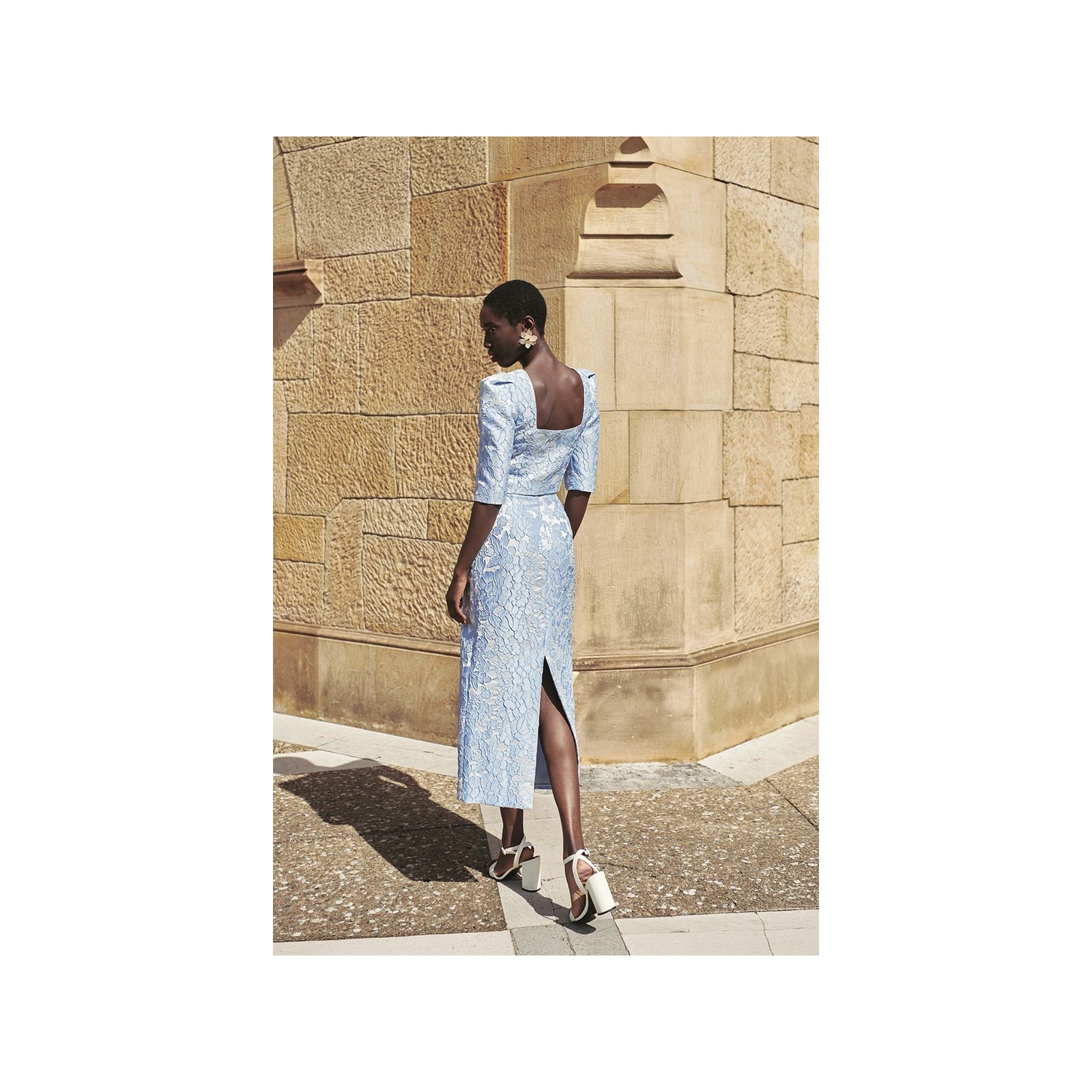 Falda brocada flores azul claro con peplum para invitada