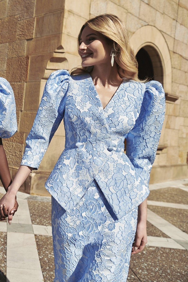 Vestido brocado azul claro con peplum y mangas volumen para  boda,