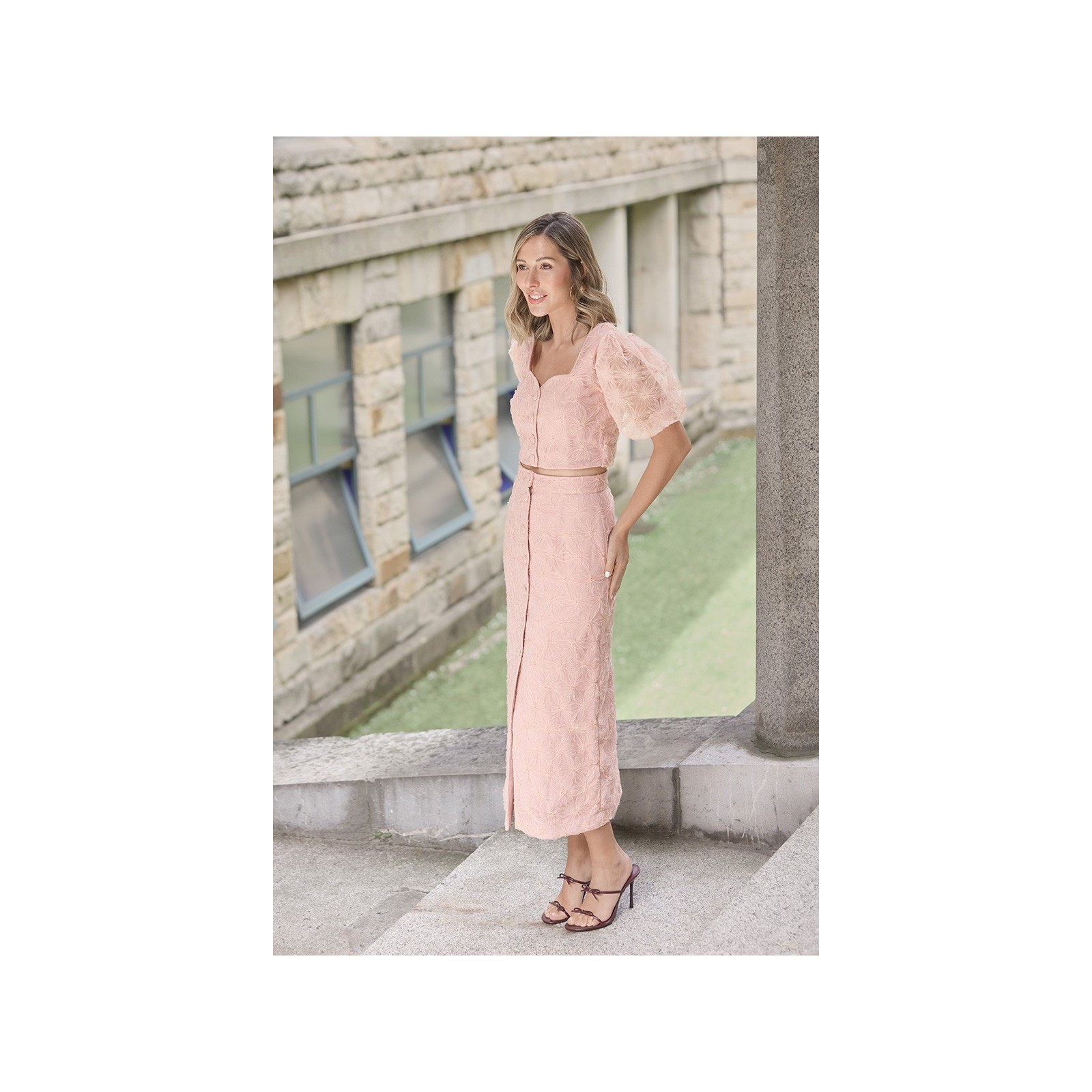 conjunto Falda tul bordado flores rosa para invitada primavera