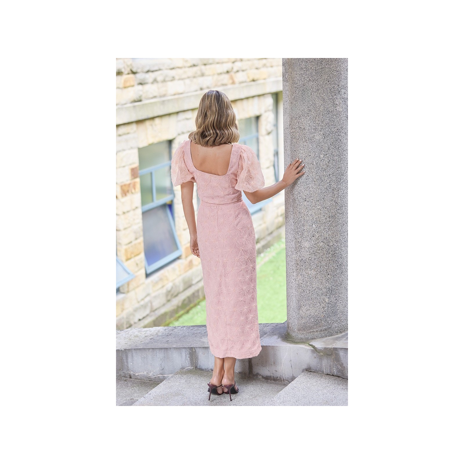 conjunto Falda tul bordado flores rosa para invitada primavera