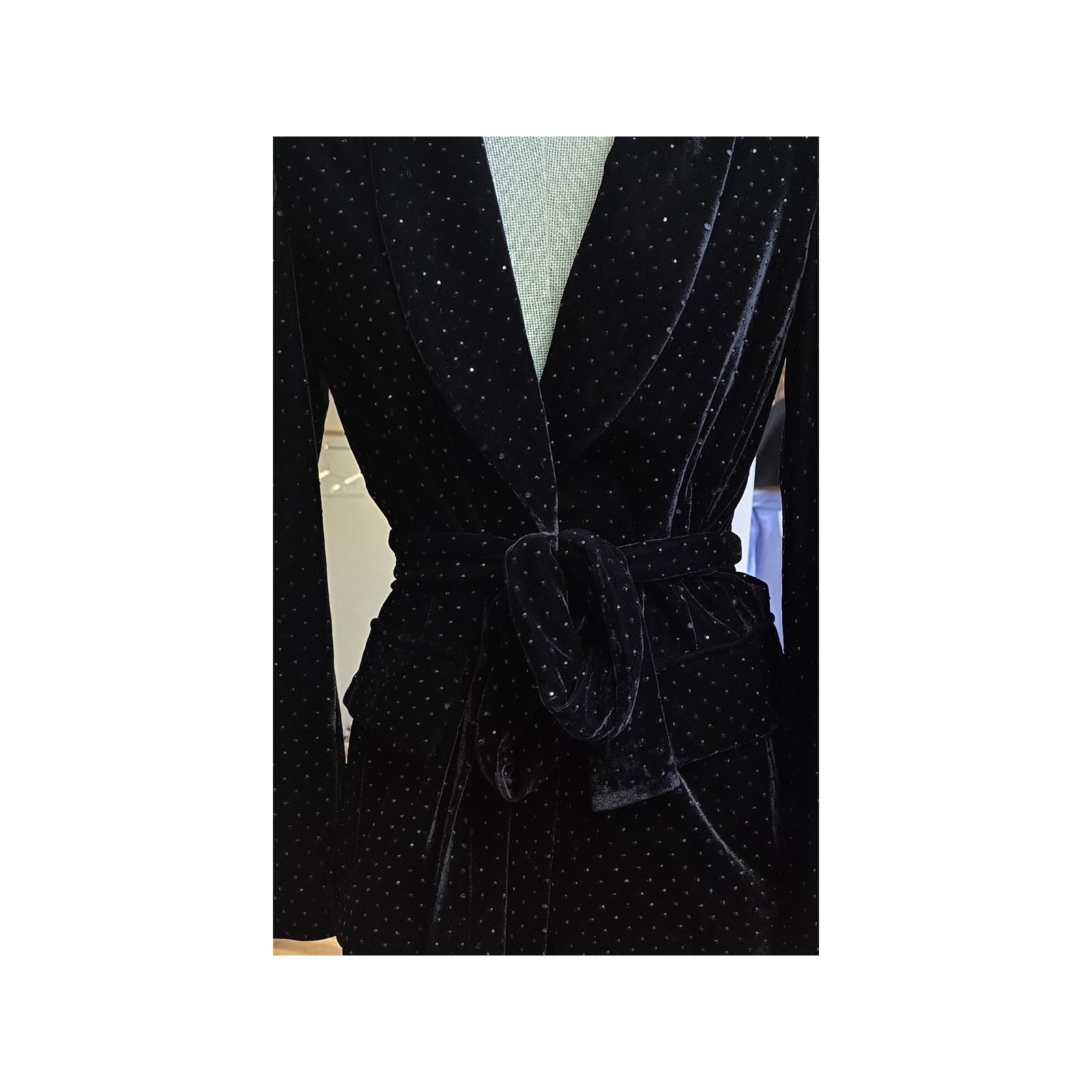 traje de chaqueta y pantalón terciopelo negro