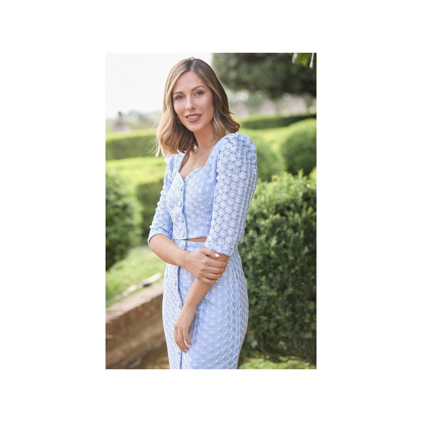 conjunto top y falda azul claro con tul flores bordadas para