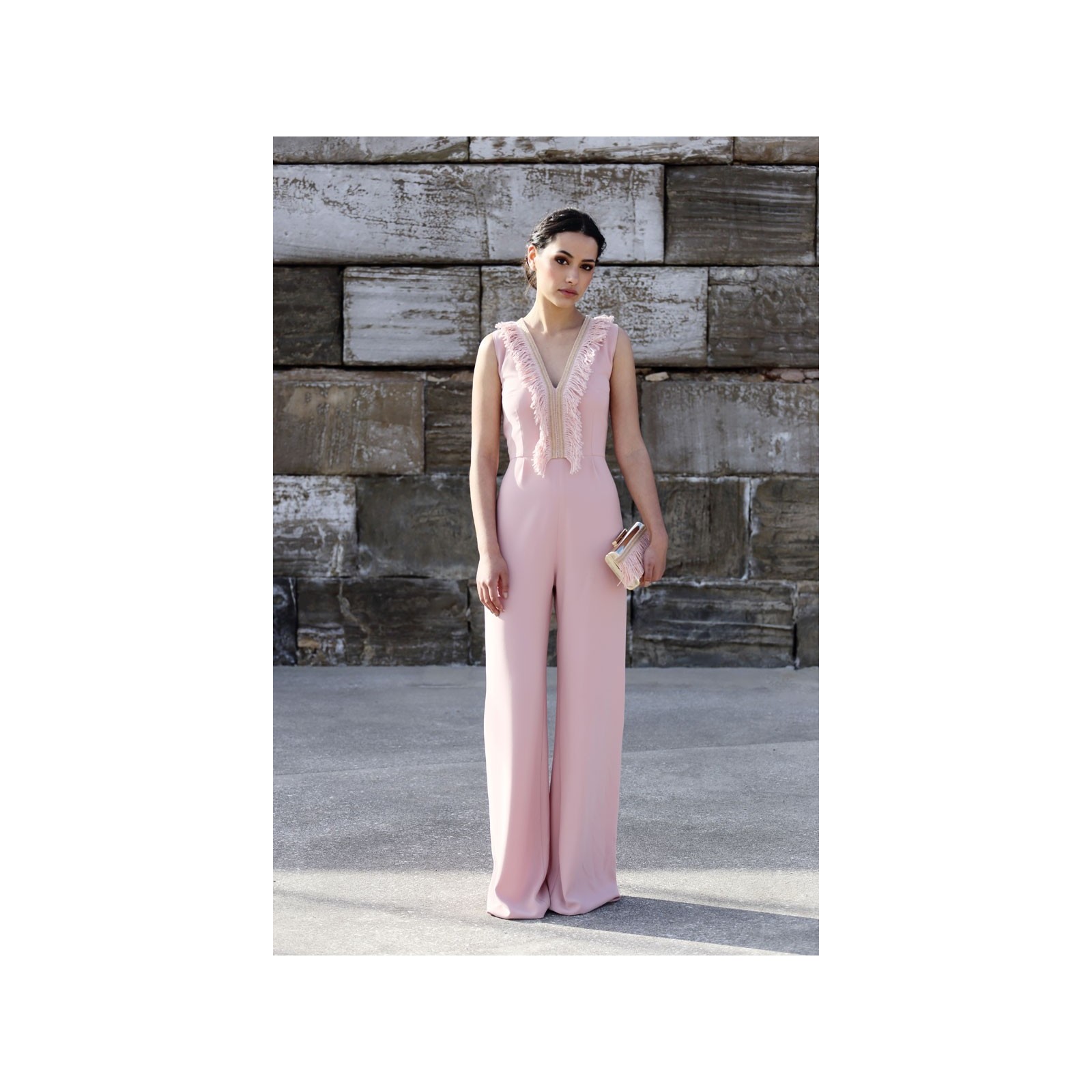 bolso de fiesta de laton dorado con flecos rosa cuarzo para