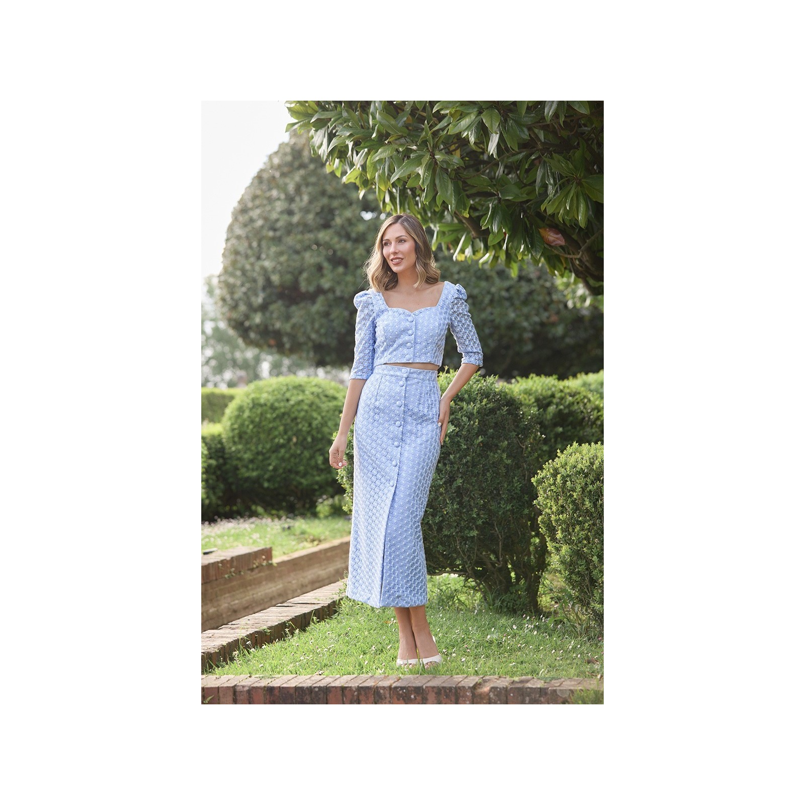 conjunto top y falda azul claro con tul flores bordadas para