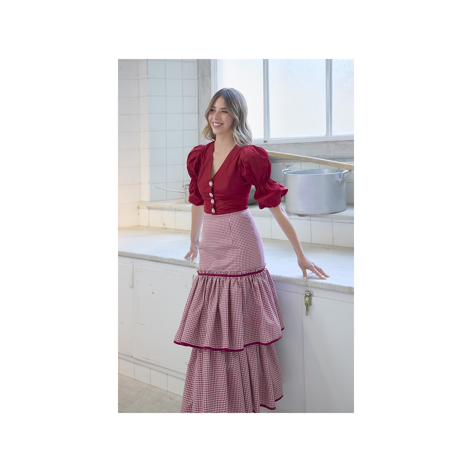 Falda midi cuadro vichy volantes blanco y burdeos