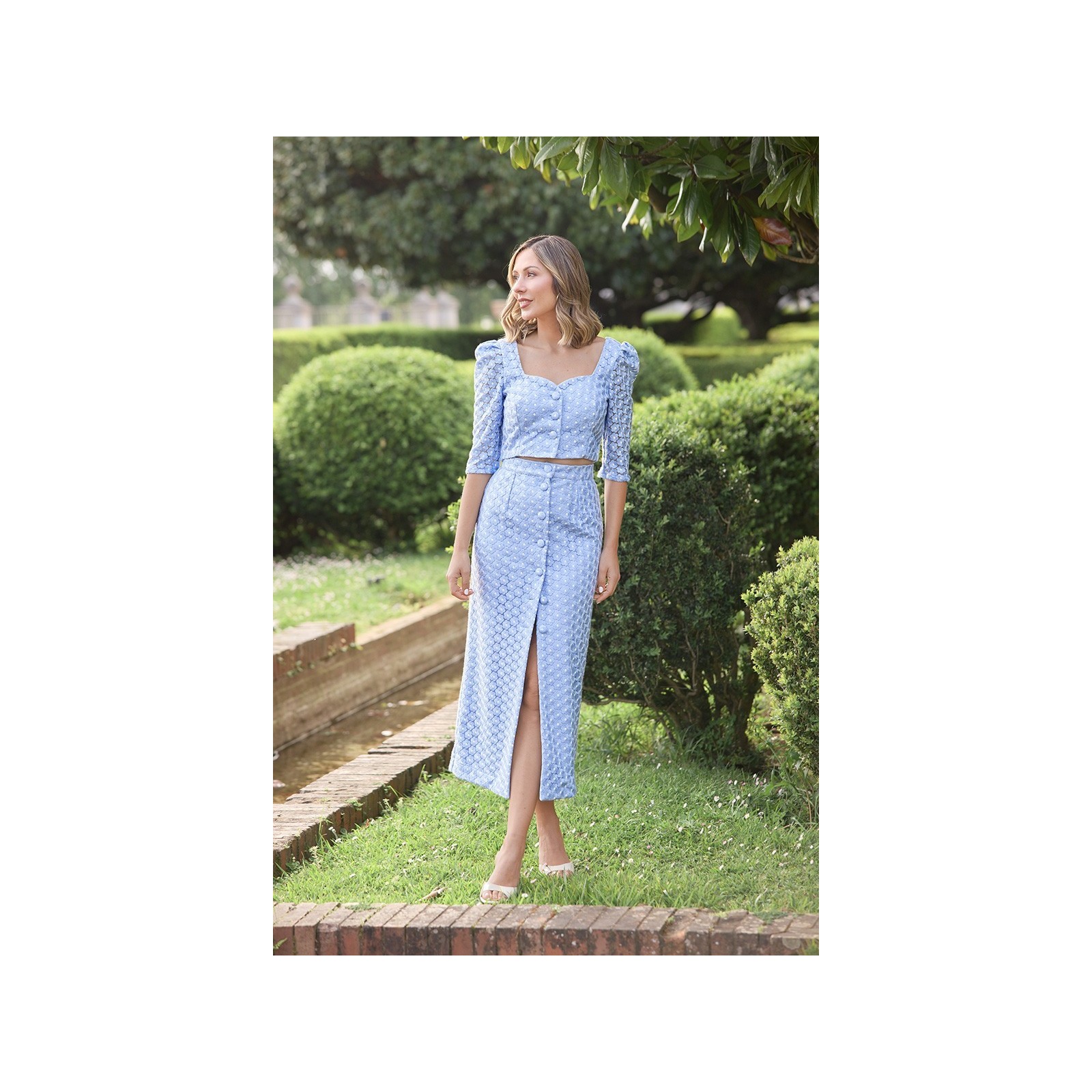 conjunto top y falda azul claro con tul flores bordadas para