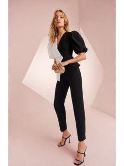 Mono de fiesta de crepe negro y blanco con manga larga abullonada