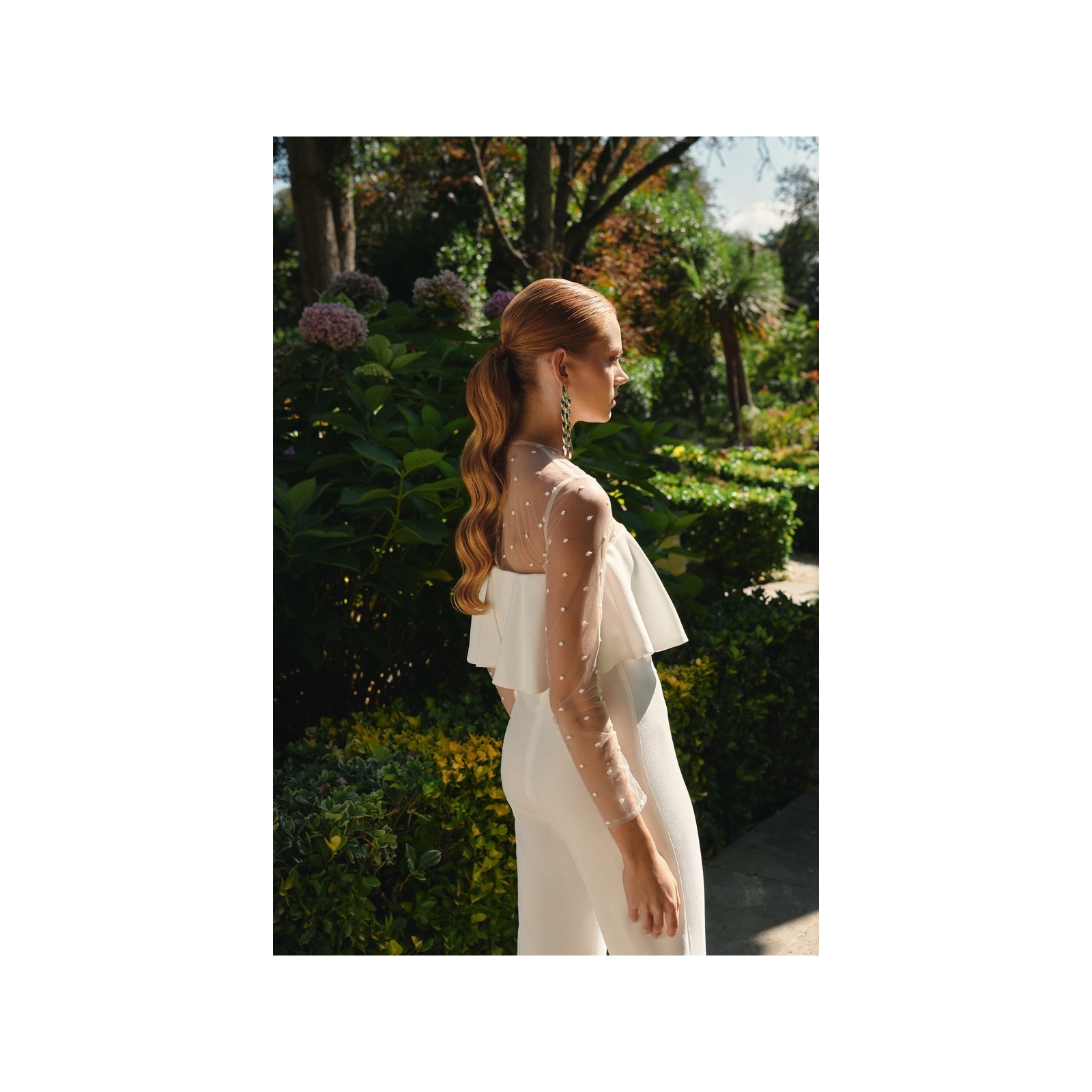 mono blanco de novia con cuerpo plumetti